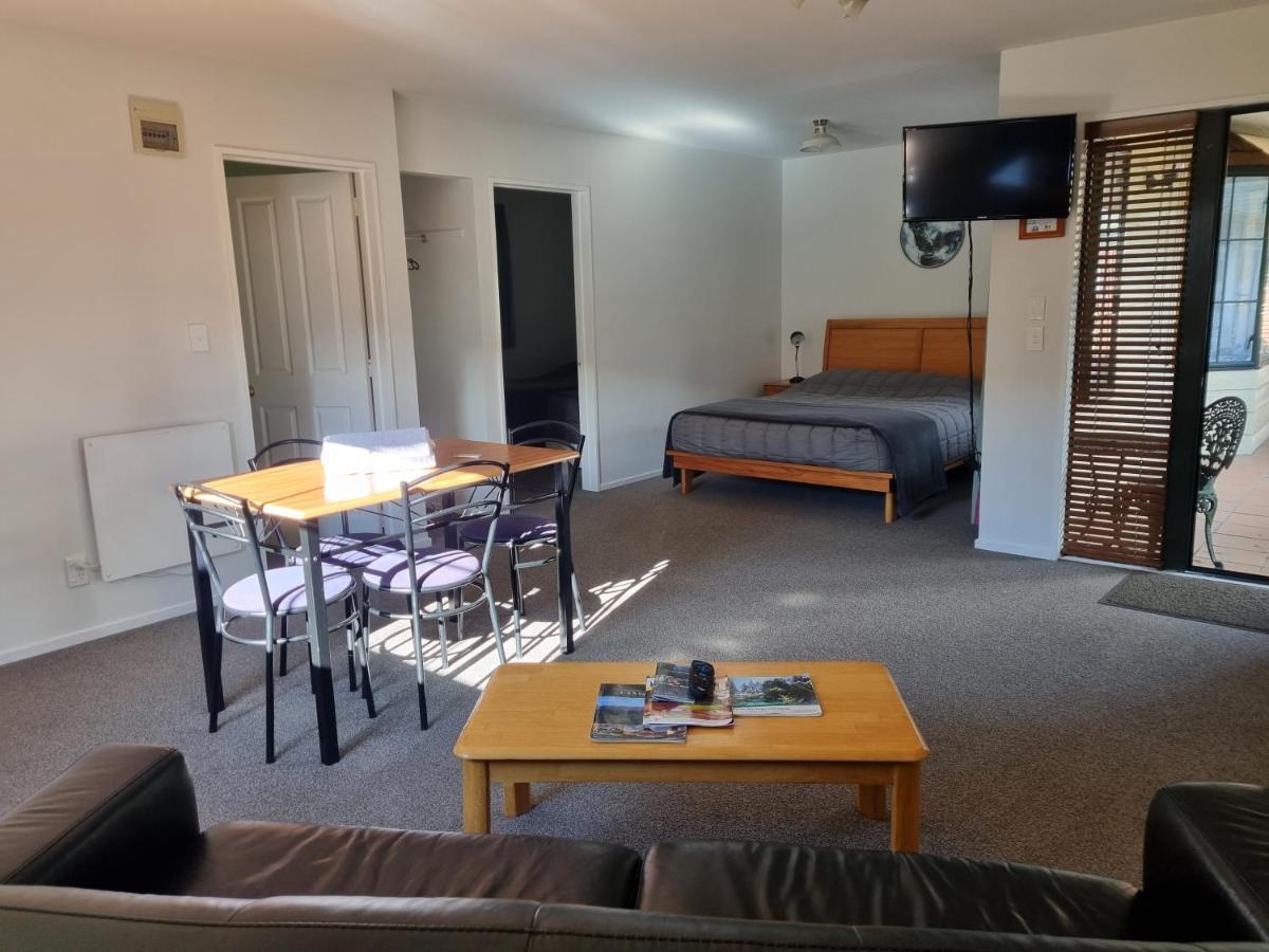 Glenalvon Lodge Motel Ханмер Спрингс Екстериор снимка