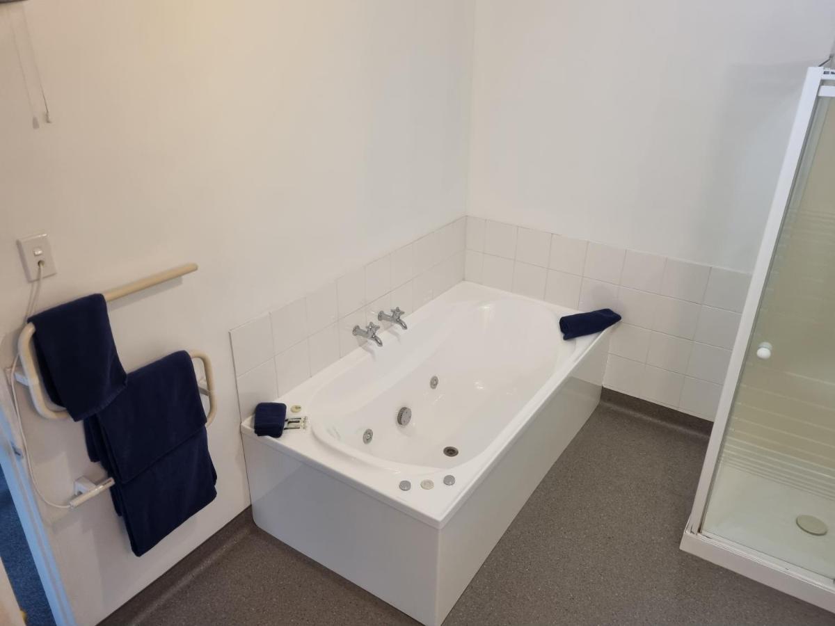 Glenalvon Lodge Motel Ханмер Спрингс Екстериор снимка
